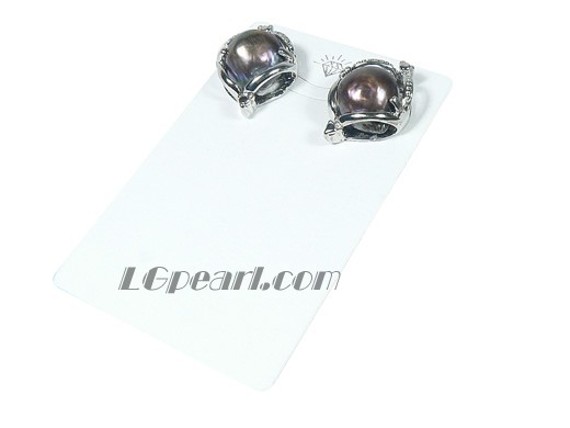 black abnormal pearl earrings
