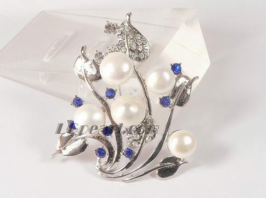 12mm flower shape white pearl brooch with zircon beads