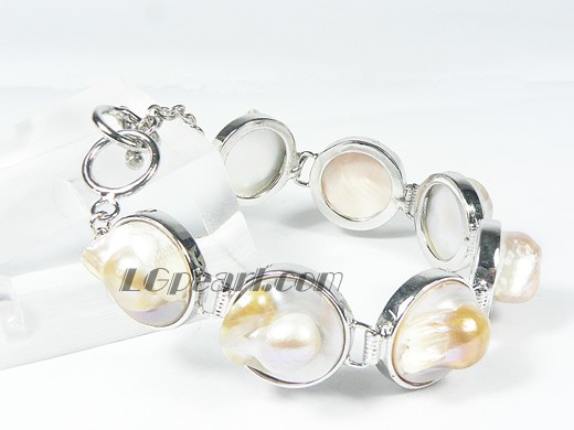 natural color round shell bracelet protruding pearls