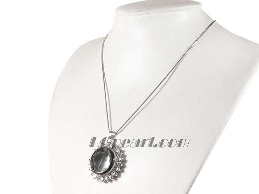 black sunflower shape shell pendant