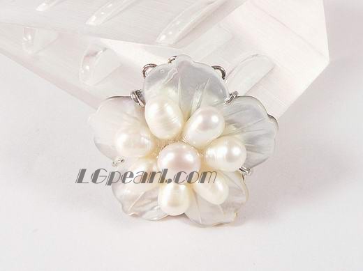 three strands white flower shape shell necklace clasp with pearls